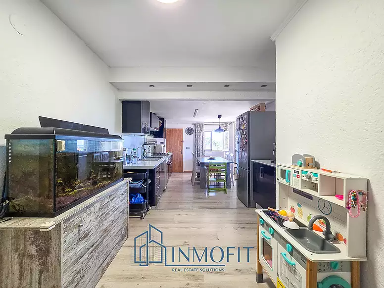 House with two independent apartments in Tordera - Ideal investment