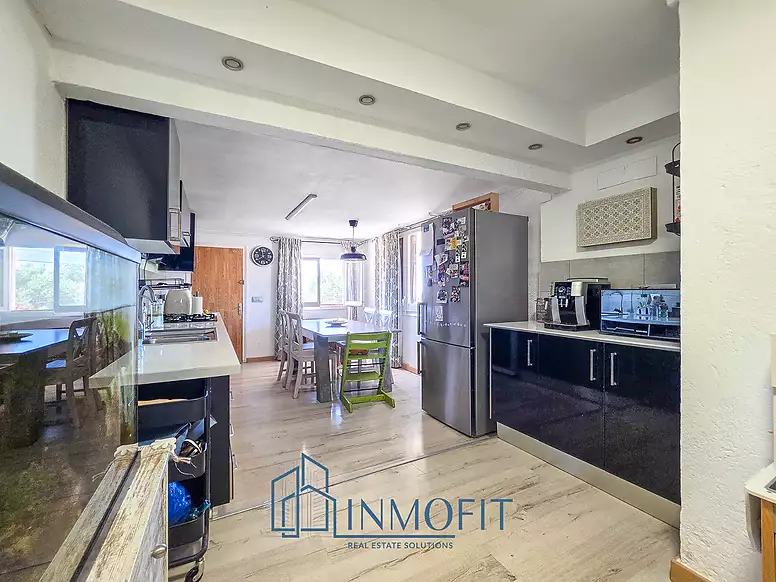 House with two independent apartments in Tordera - Ideal investment