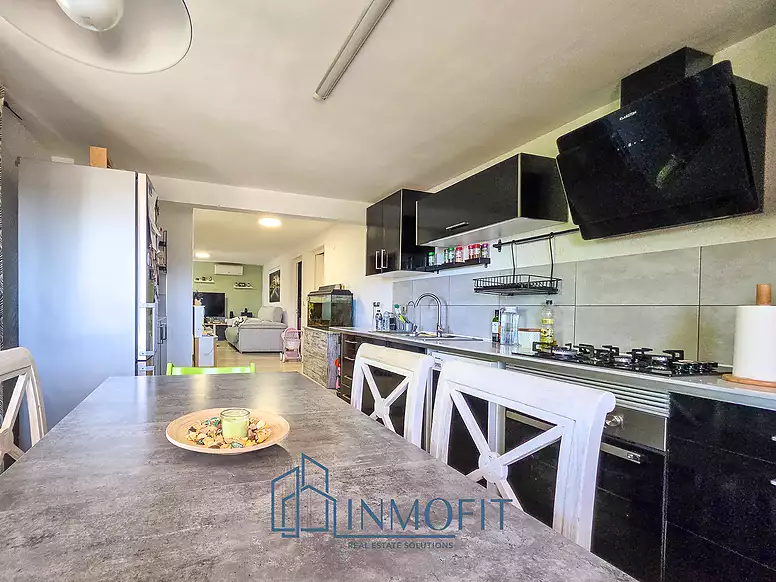 House with two independent apartments in Tordera - Ideal investment