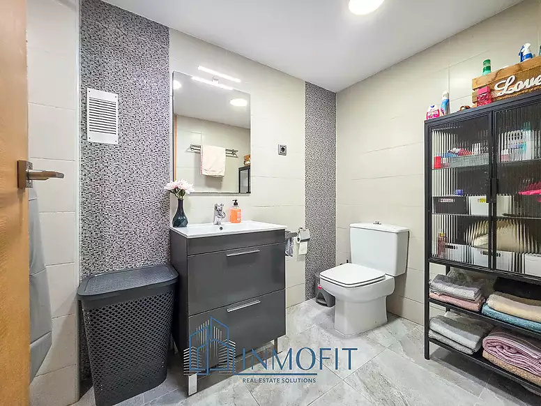 House with two independent apartments in Tordera - Ideal investment