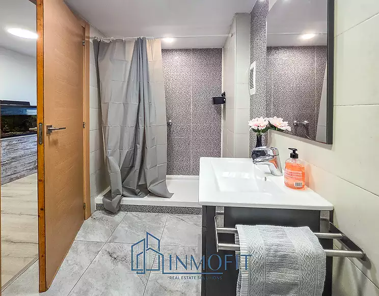 House with two independent apartments in Tordera - Ideal investment