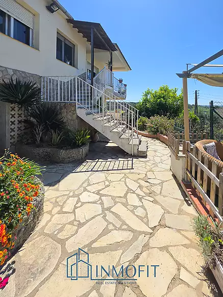 House with two independent apartments in Tordera - Ideal investment