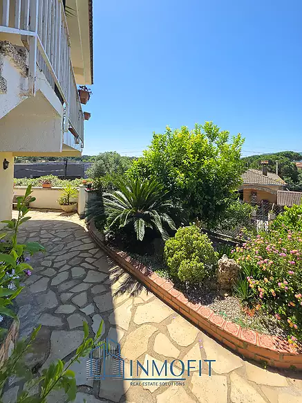 House with two independent apartments in Tordera - Ideal investment