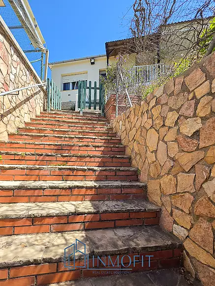 House with two independent apartments in Tordera - Ideal investment