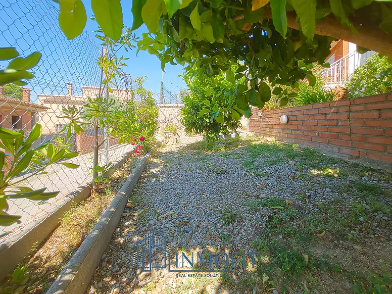 House with two independent apartments in Tordera - Ideal investment
